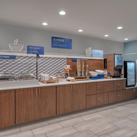 Holiday Inn Express & Suites Wadsworth By Ihg Екстериор снимка