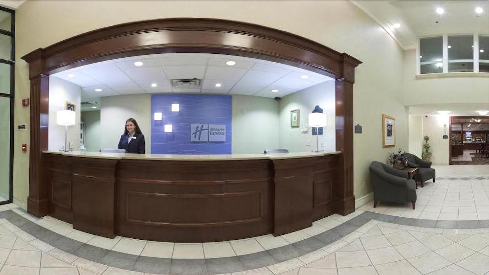 Holiday Inn Express & Suites Wadsworth By Ihg Екстериор снимка
