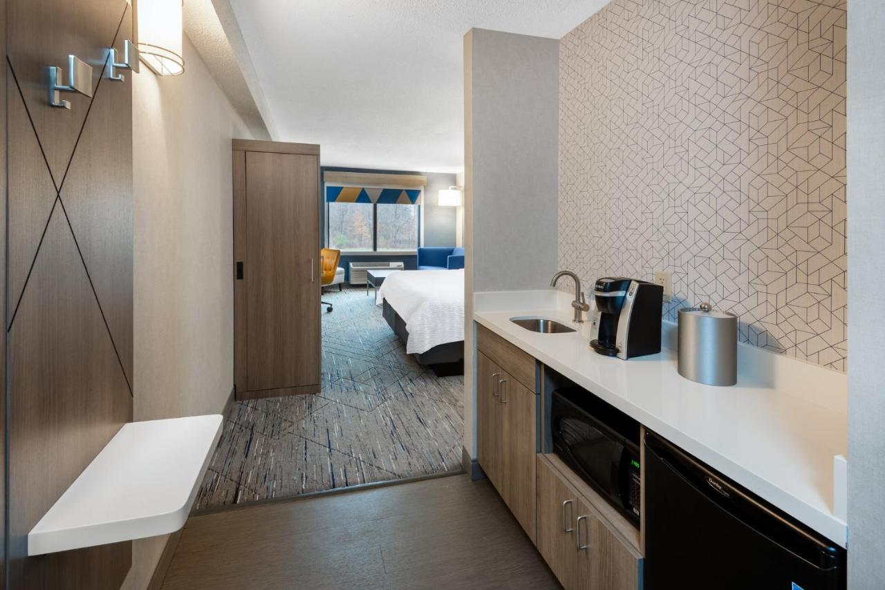 Holiday Inn Express & Suites Wadsworth By Ihg Екстериор снимка