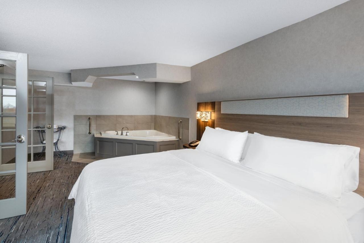 Holiday Inn Express & Suites Wadsworth By Ihg Екстериор снимка