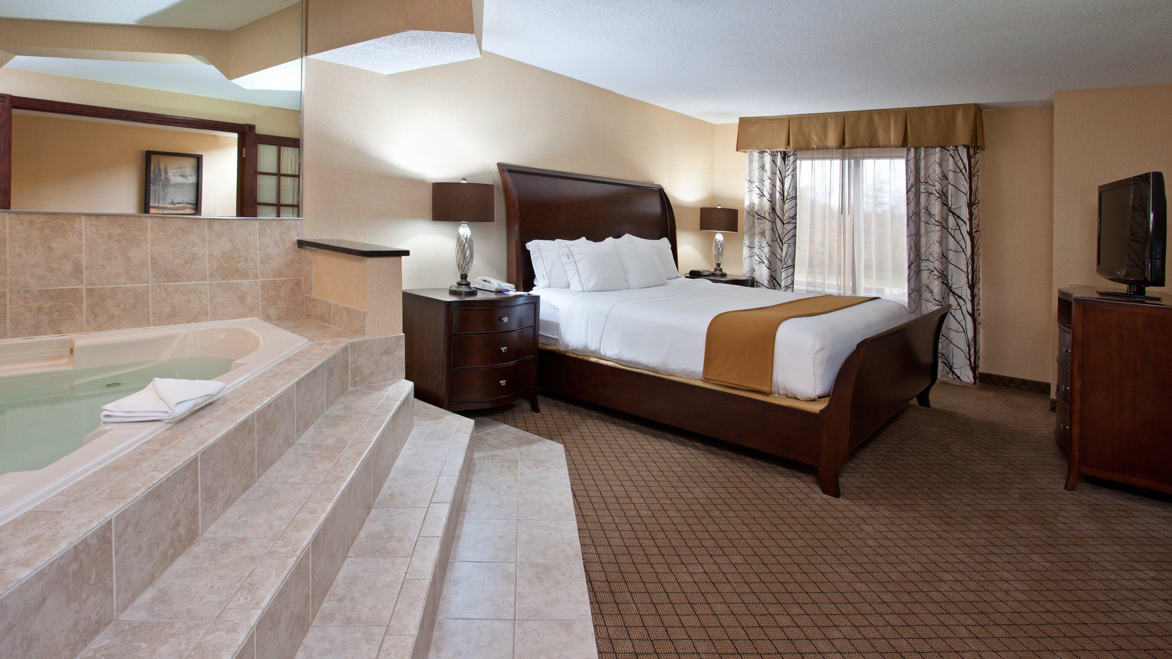 Holiday Inn Express & Suites Wadsworth By Ihg Екстериор снимка