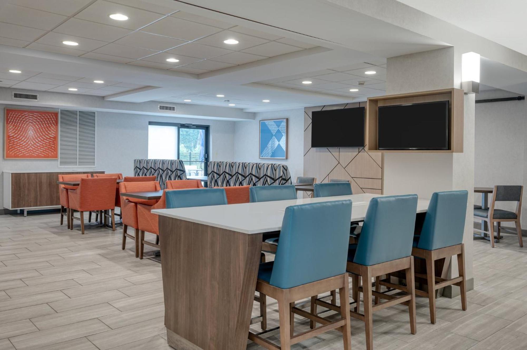 Holiday Inn Express & Suites Wadsworth By Ihg Екстериор снимка