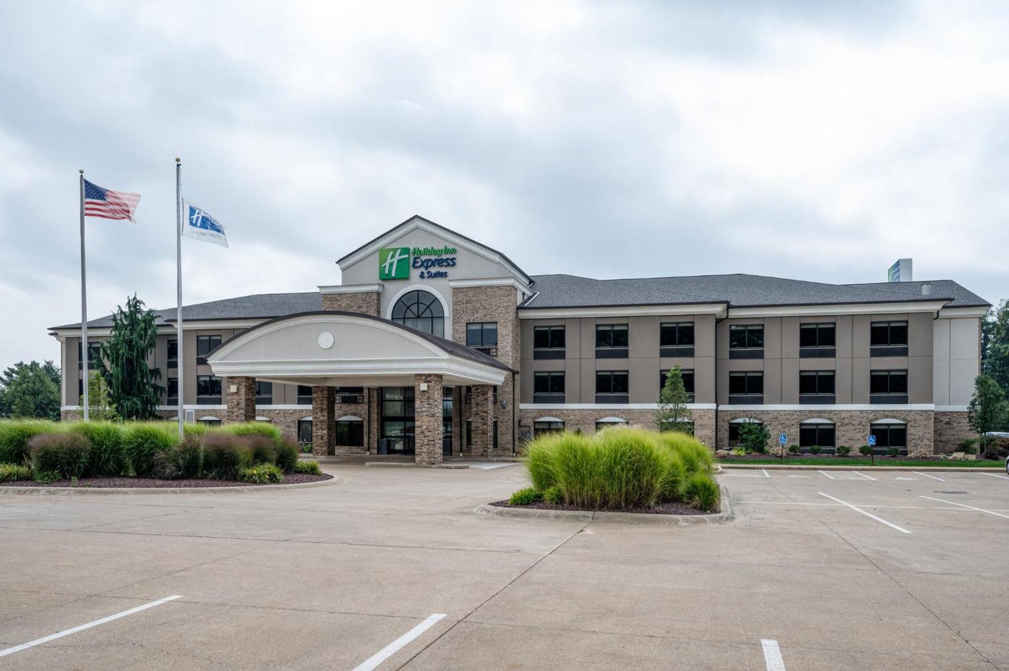 Holiday Inn Express & Suites Wadsworth By Ihg Екстериор снимка