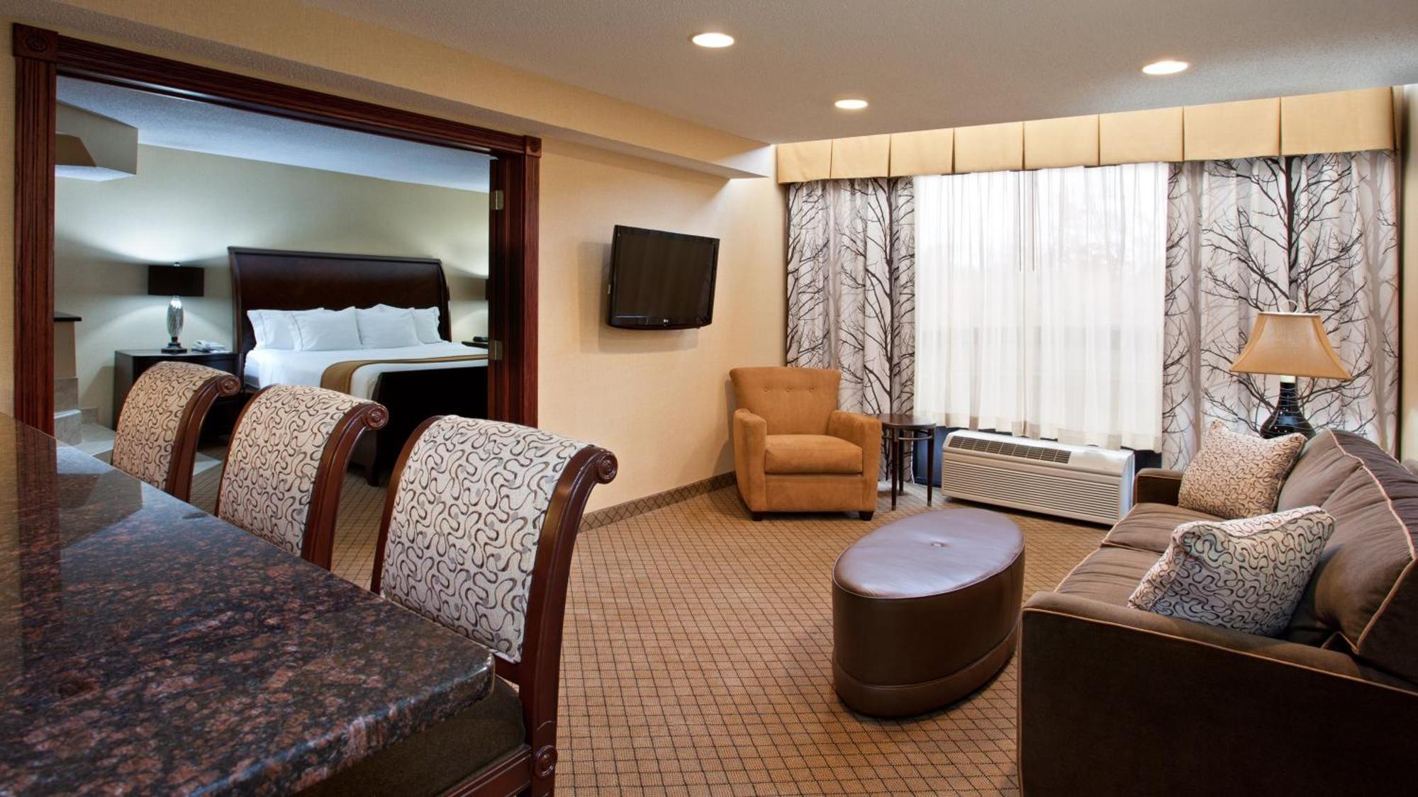 Holiday Inn Express & Suites Wadsworth By Ihg Екстериор снимка